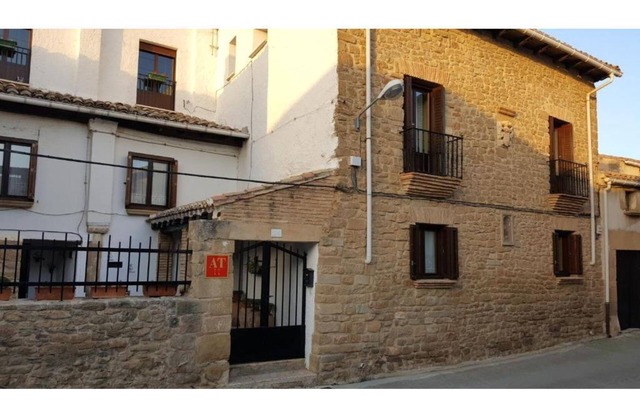Comfortable stone house, near Pamplona and 100 m from the medieval enclosure