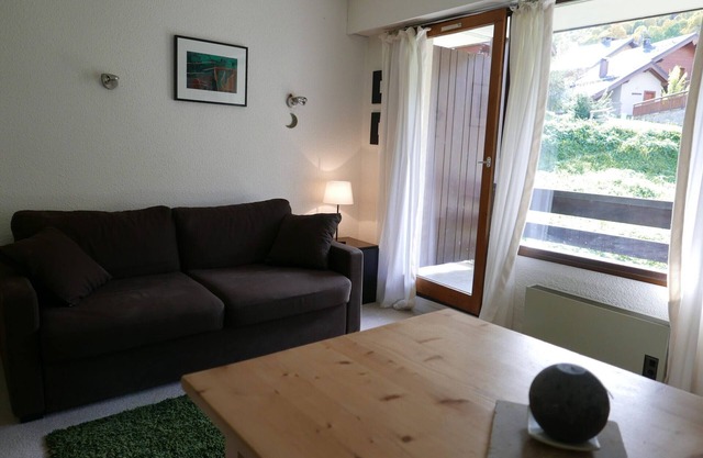 Comfortable Studio Cabin for 4 with Balcony, Parking, 500m to Ski Lift in Valloire