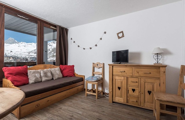 Comfortable studio near slopes & shops with balcony