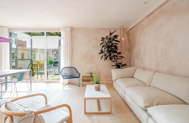 Comfortable & unique apartment. Excellent location.