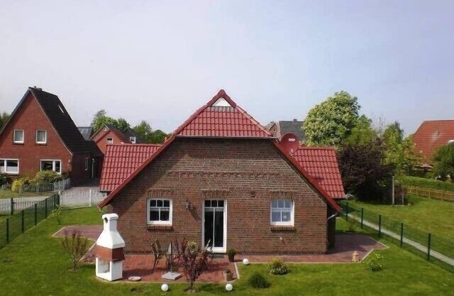 comfortable vacation home with large garden in quiet location