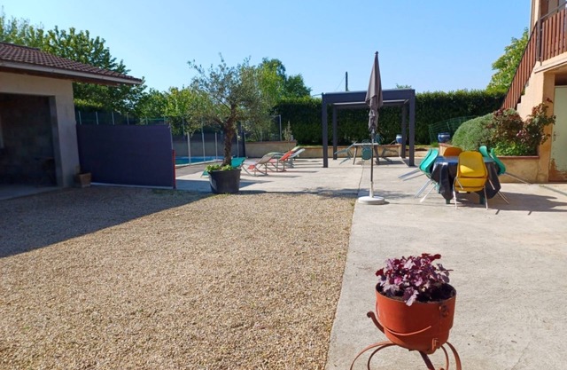 Comfortable villa with pool in the countryside