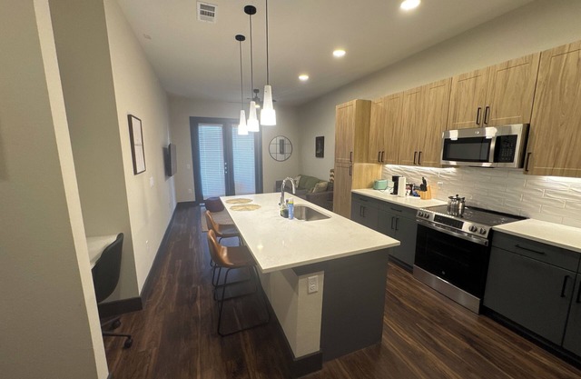 Comfy 1-bedroom apartment in fabulous Austin with fitness room, WiFi
