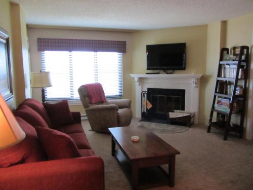 Comfy 2 Bed 2 Bath Condo on the slopes with night skiing