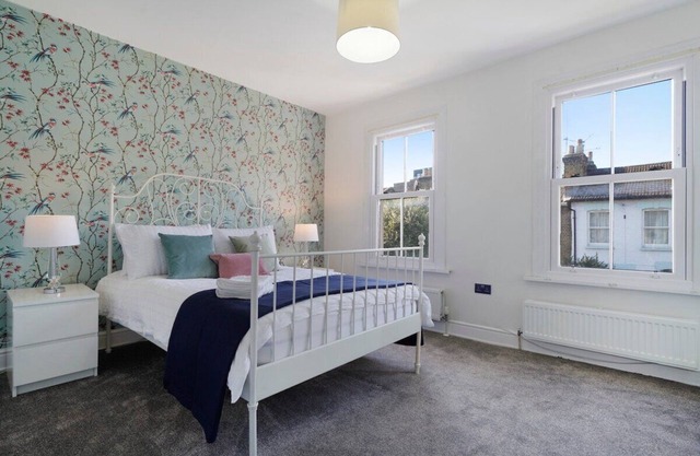 Comfy 4 Bed Victorian House Nest in Seven Sisters