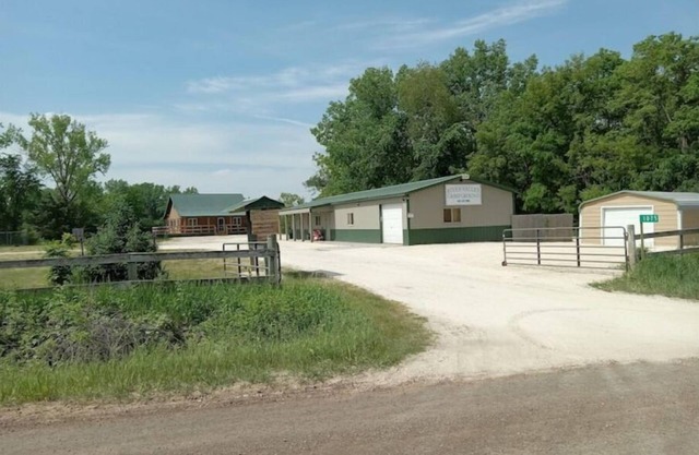 Comfy Country Cabin + Event Space w/Fire Pit & Lake Access