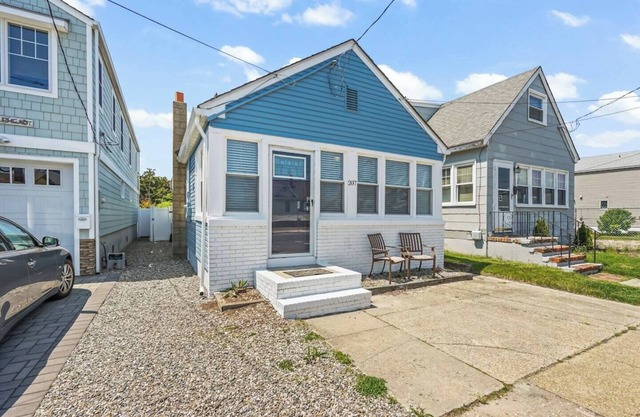 Comfy & Cozy - 3BR House - 1 Block to the Boardwalk