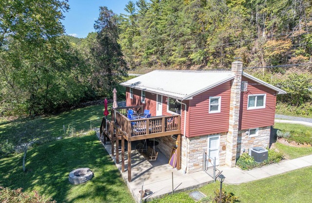 Comfy Creekside Getaway in Eagle Rock, VA on Craig Creek, near the James River