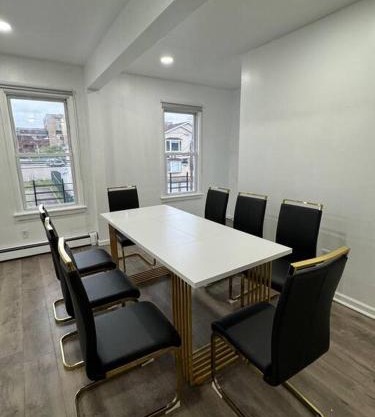 Comfy Family Home -Adjacent To NYC: 15 Guests