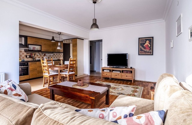 Comfy Flat Close to Viaport Asia Shopping Mall