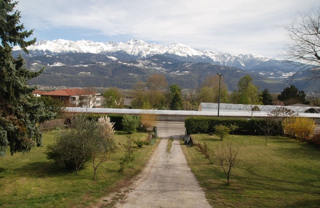 Comfy home for group and family. Wonderful view!