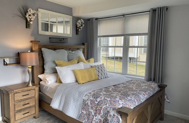 Comfy lake condo, great location to swim, boat, hike, ski & more!