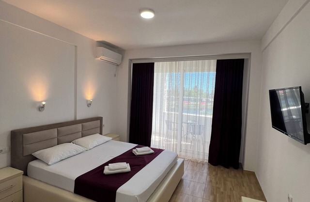 Comfy Room with balcony and view