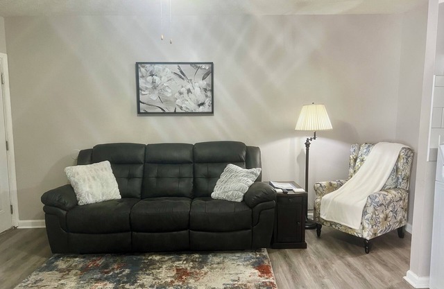 Comfy Upstairs 2 bed/1 bath near EKU in Richmond