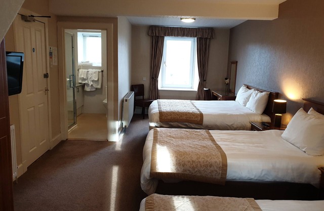 COMMERCIAL HOTEL