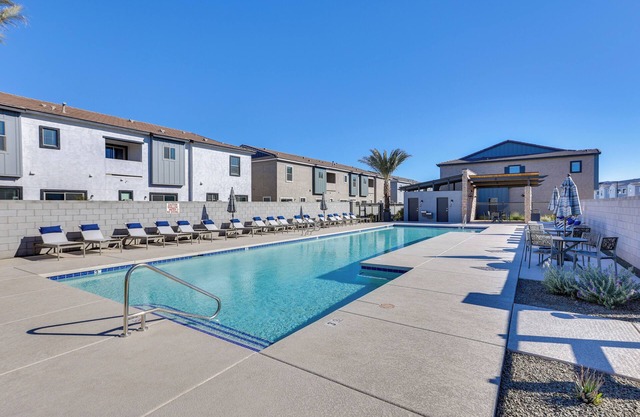Community Pool & Hiking Trails: Phoenix Condo!