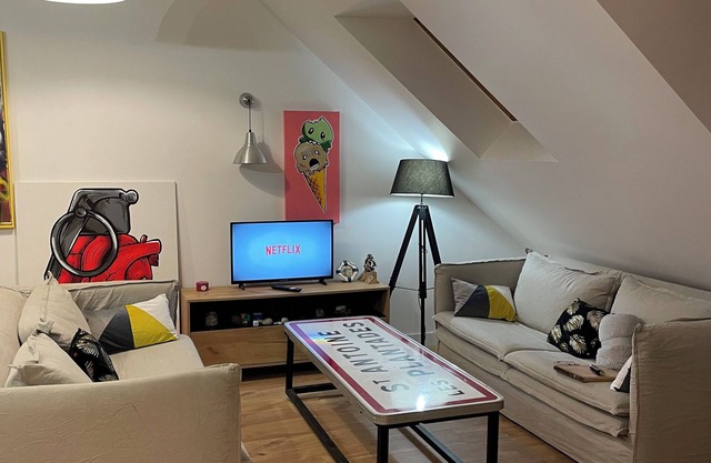Complete apartment with fiber netflix close to amenities