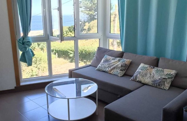 Complete apartment with sea and mountain views