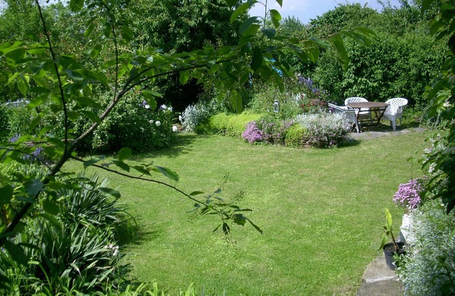 Complete apartment with garden use