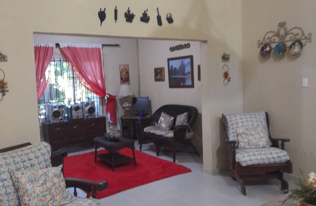 Complete private villa 3 minutes from the river