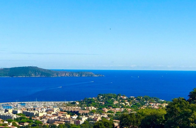 Completely renovated villa with exceptional sea and hill views
