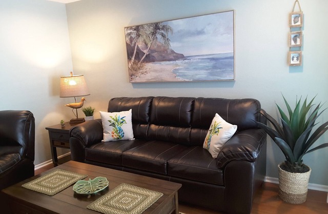 Completely Remodeled, 1 BDRM Condo, heated pools, 2 min walk to the beach