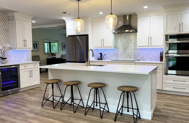 Completely renovated 3-bedroom, heated pool home, privacy, near Naples beach!