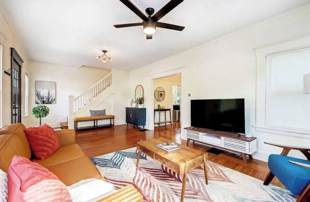 Completely Updated Home-sleeps 6-Centrally Located