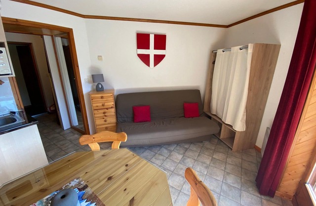Complimentary Multi Pass! Cozy Studio in a Quiet Residence, Minutes from Town Center!