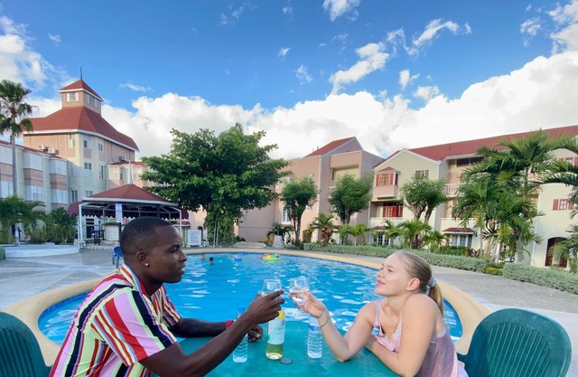 Complimentary Wine At Fishermans Point Resort