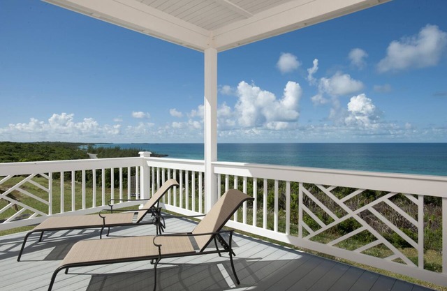 Compound w/Beach, Pool, PICKLEBALL, Gym, Kayaks, Golf Carts, VIEWS!