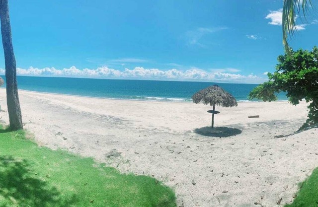 con todos los servicios para disfrutar; como el campo de golf, el club de playa