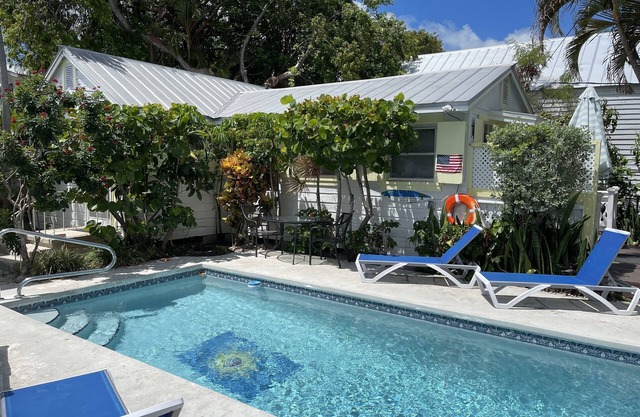 Conch Republic Consul General's Cottage.-Pool-Historic District-Assigned Parking