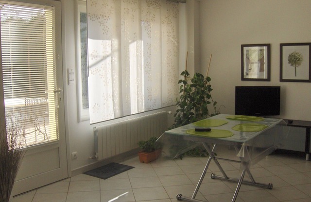 Conditioned apartment excellent condition (58m²) Pujaut (30) 8km from Avignon