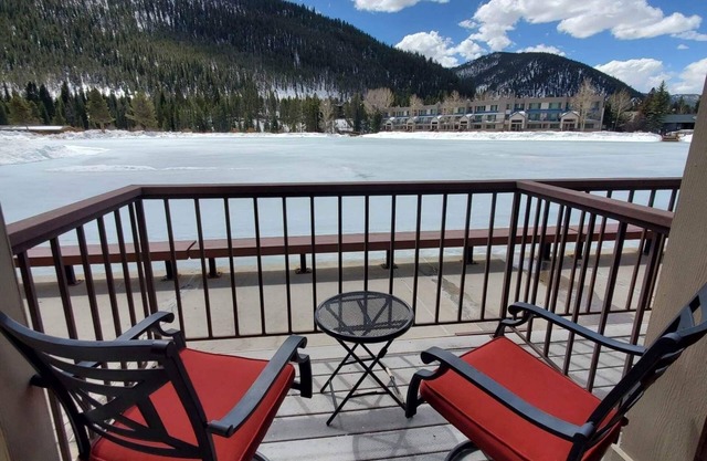 Condo on Keystone Lake/.5 miles to the slopes/easy access to Conference Center