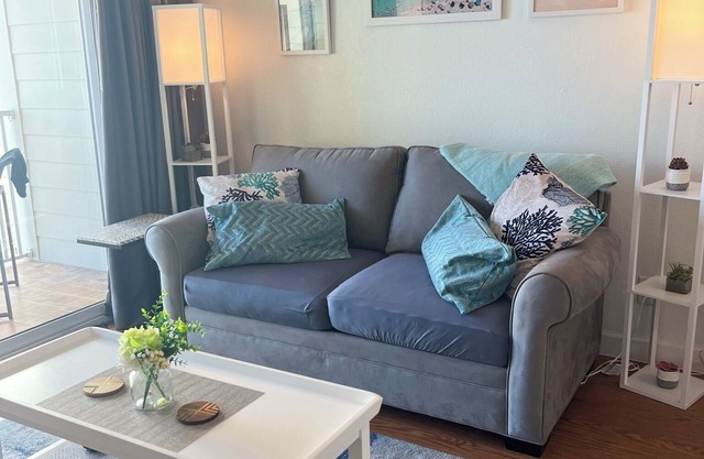 Condo On Tampa Bay Waterfront near Airport and Raymond James Stadium
