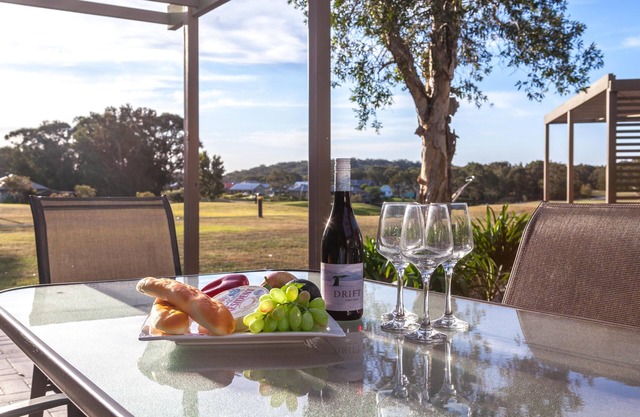 Condo with Exquisite View over Golf Course - FREE Wifi - Netflix - Golf - Nelson Bay - Beaches - Boating and Fishing