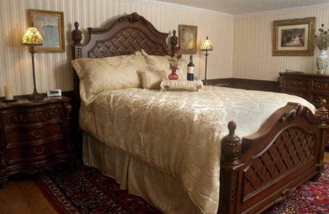 Conewango Room at Carousel Bed and Breakfast