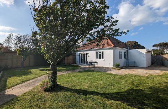 Coney Six - East Wittering - a family house that sleeps 4 guests in 2 bedrooms