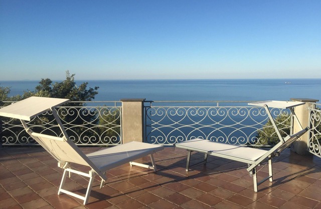 confortable cottage with stunning seaview and total privacy in the nature