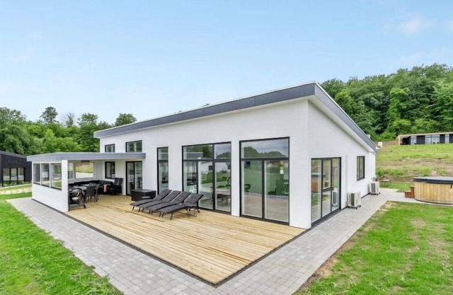 "Constantin" - 500m from the sea by Interhome