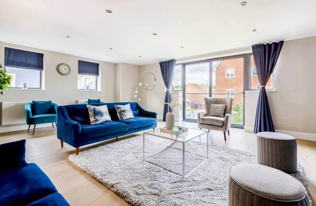 Contemporary 3 Bedroom Fully Detached Town House