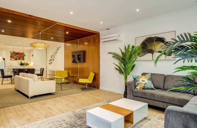 Contemporary Apartment close to the Radisson (Majolica)