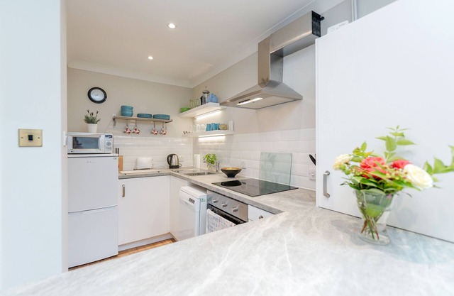 Contemporary apartment in central Winchester