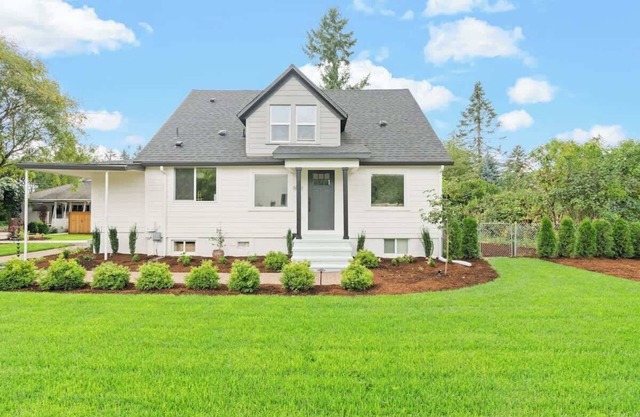 Contemporary Camas Retreat with Guest Suite