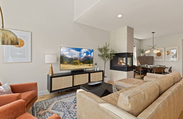 Contemporary Gem - Rooftop Deck & Private Hot Tub!