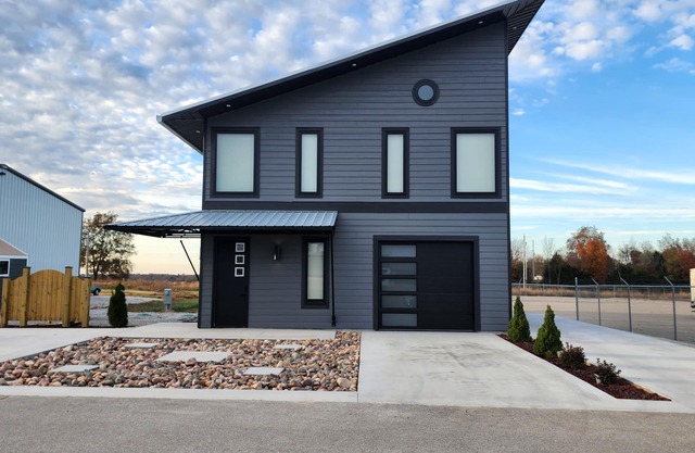 Contemporary Highway Hideaway in Marionville