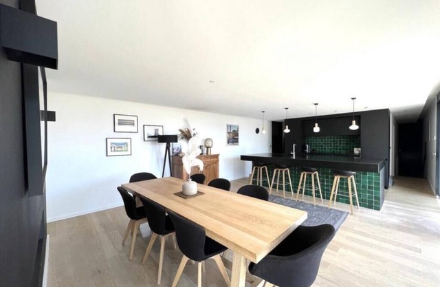 CONTEMPORARY HOME