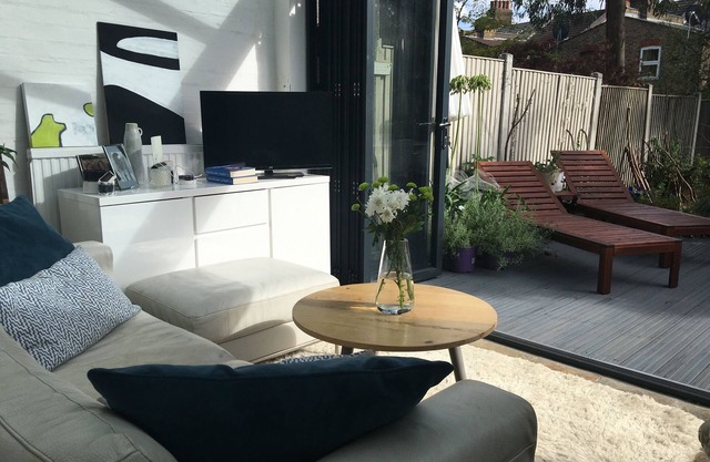 Contemporary house London 4 minutes walk to station