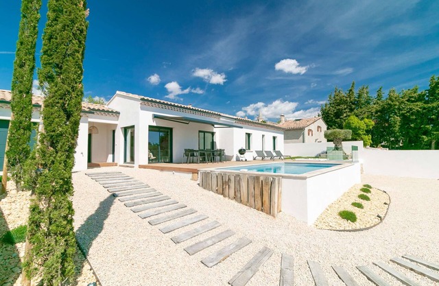 ★CONTEMPORARY House Pool &Hot Tub ★ BERSY LUXURY PROPERTIES® ★ At the foot of MONT VENTOUX★